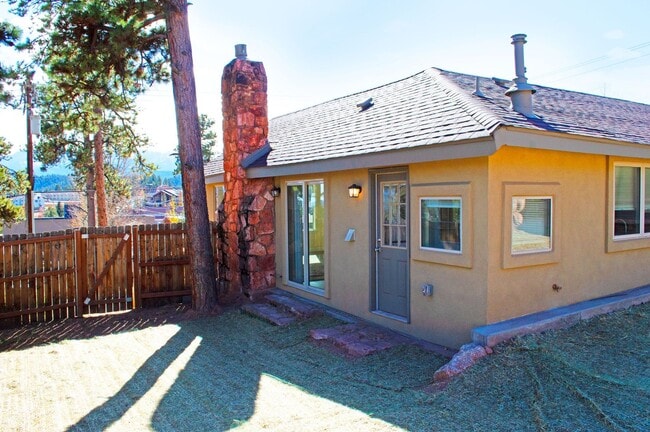 Building Photo - Fully Updated 2 Bed 1 Bath in Woodland Park!