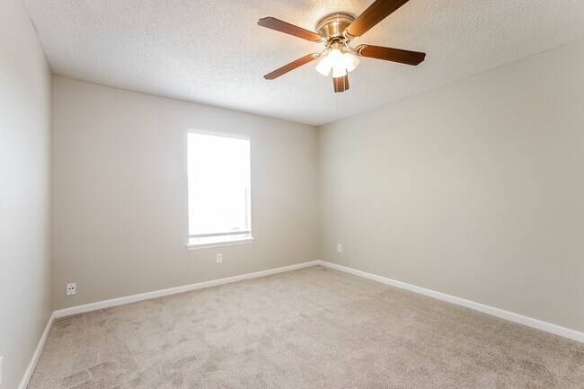 Building Photo - 7744 Ellis Dr