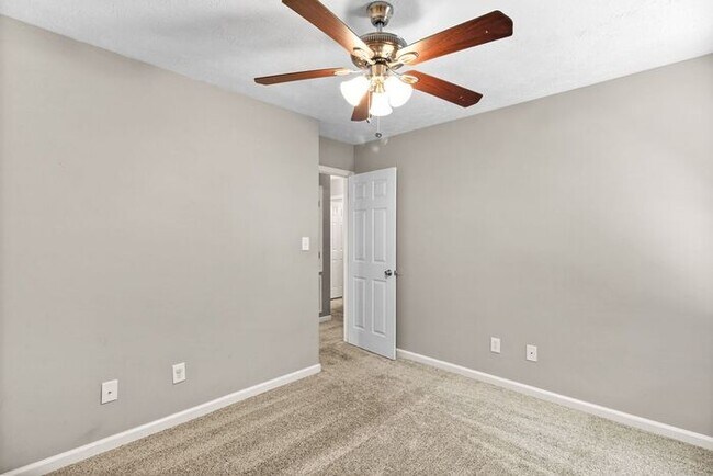 Building Photo - 3294 Florida Dr
