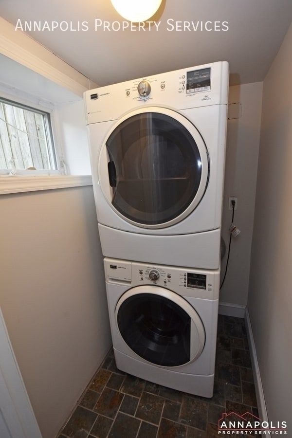 Building Photo - 33 Glen Ave