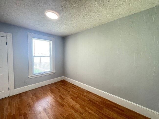 Building Photo - 231 Laurel St