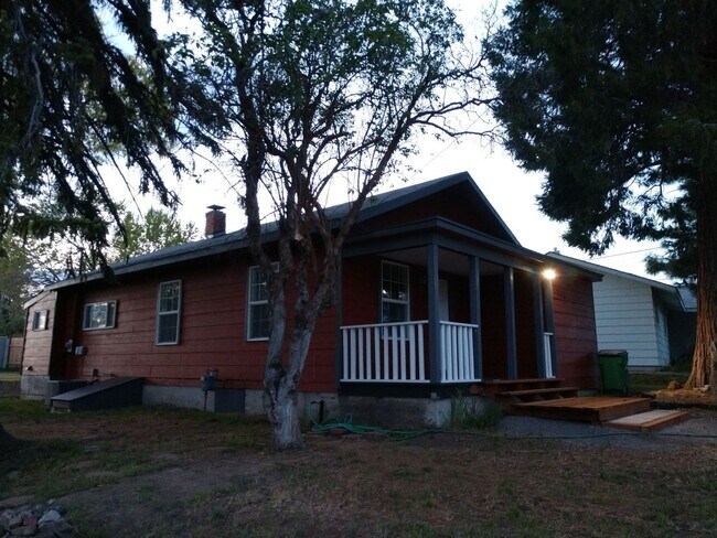 Building Photo - 2 Bedroom 1 Bath- House