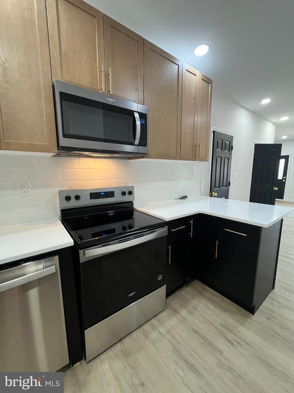 Building Photo - 5856 Walton Ave