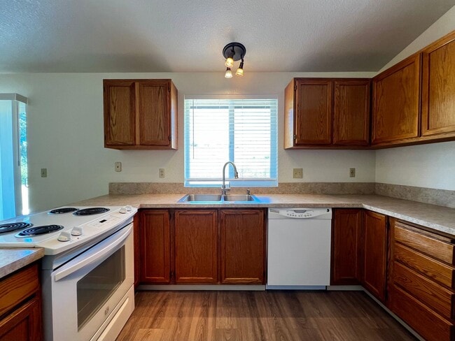 Building Photo - Non-Refundable & Security Deposit Total: $...
