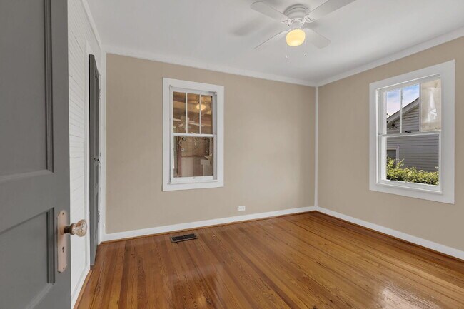 Building Photo - Freshly Painted and Renovated 2-Bedroom Ho...