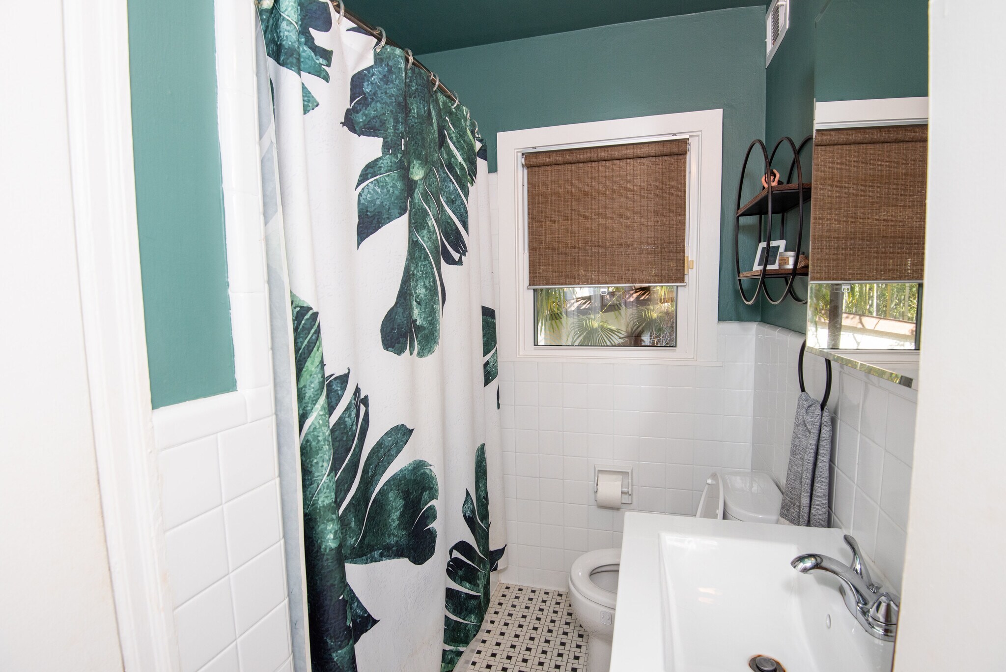 Building Photo - 1096 Oakfield Dr SE