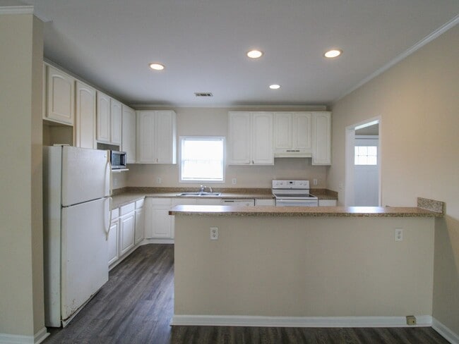 Building Photo - 122 Meadows Ln