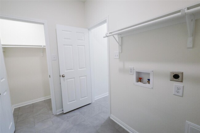 Building Photo - 9426 Castillo Ct