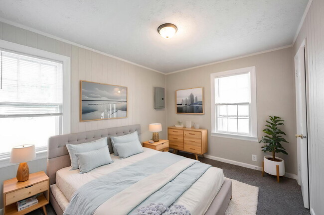 Building Photo - 270 S Lasalle St