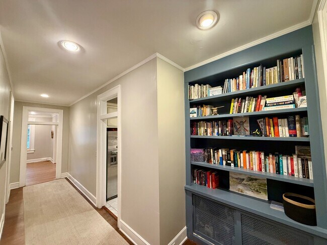 Building Photo - 1253 Magnolia Curve