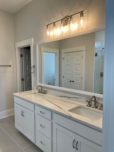 Building Photo - 2034 Comradery Wy