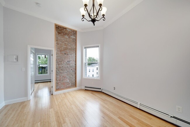 Building Photo - 132 Lincoln St