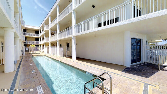 Building Photo - 601 N Miramar Ave