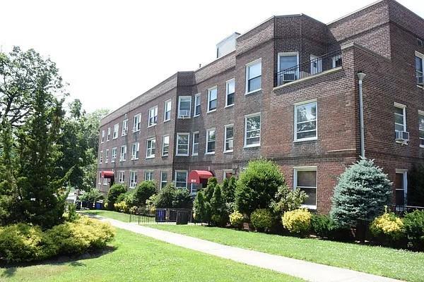 Primary Photo - 141-11 Union Tpke