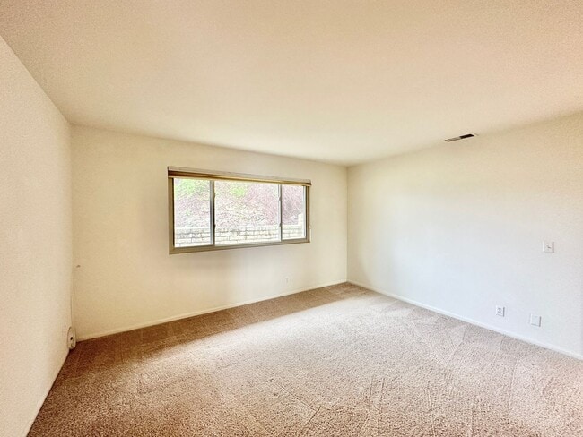 Building Photo - 1467 Knoll Park Ln