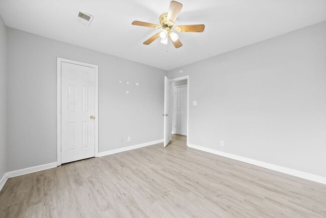 Building Photo - 1042 Shadow Ridge Ave