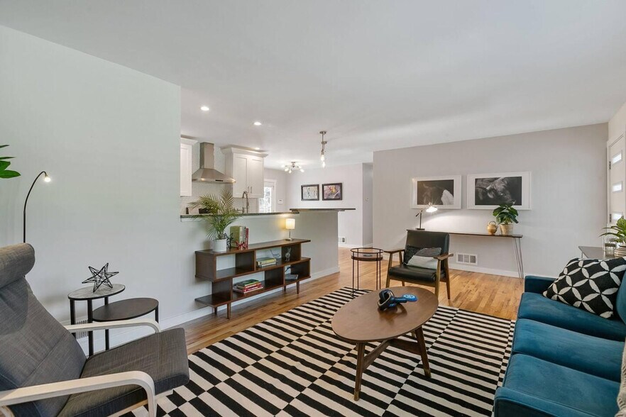 Building Photo - 3296 S Grape St