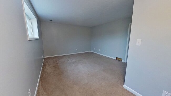 Building Photo - Move-In Ready 2BR Townhouse w/ Central AC & Off-Street Parking