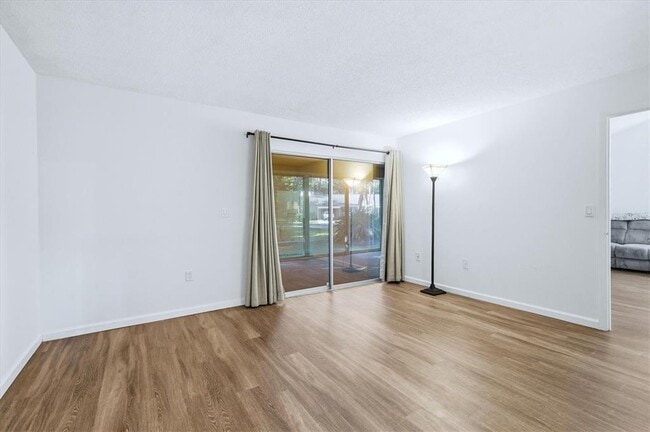 Building Photo - 4819 Village Garden Dr