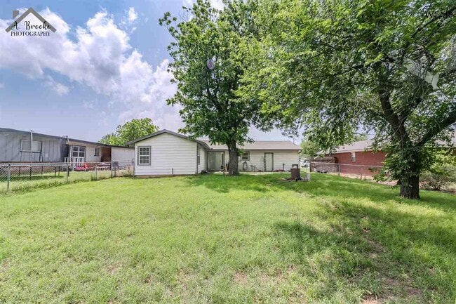 Building Photo - 2111 Allen Rd