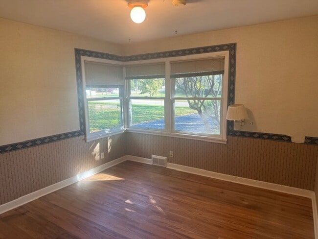 Building Photo - Amazing Home Next to Interlachen Golf Cour...