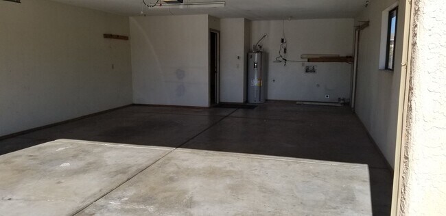 Building Photo - 3181 Sombrero Dr