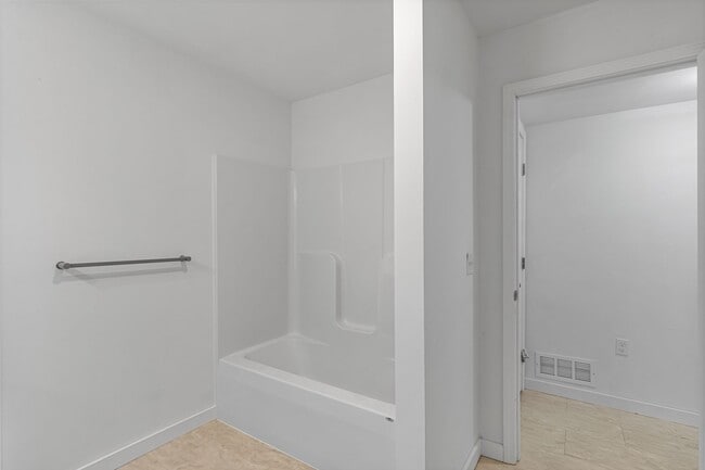 Building Photo - 24 Jersey Way