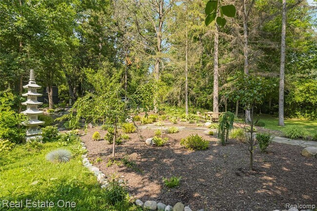 Building Photo - 3954 N Ellamae Rd