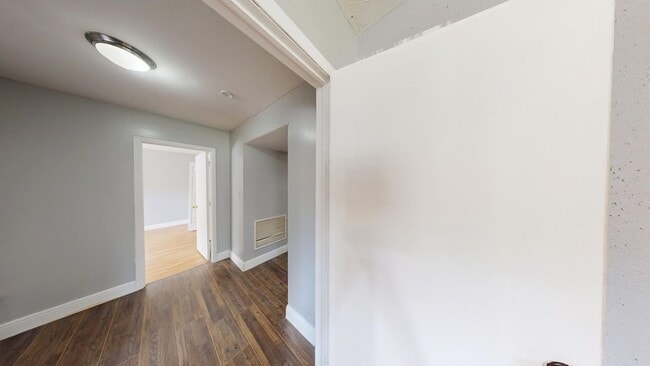 Building Photo - 3BR/1BA HOUSE - Riverview Area  ** QUICK M...