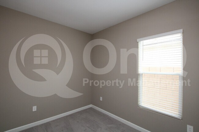 Building Photo - 40774 W Sunland Dr