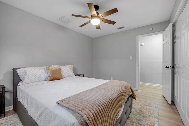 Building Photo - 218 Cactus St