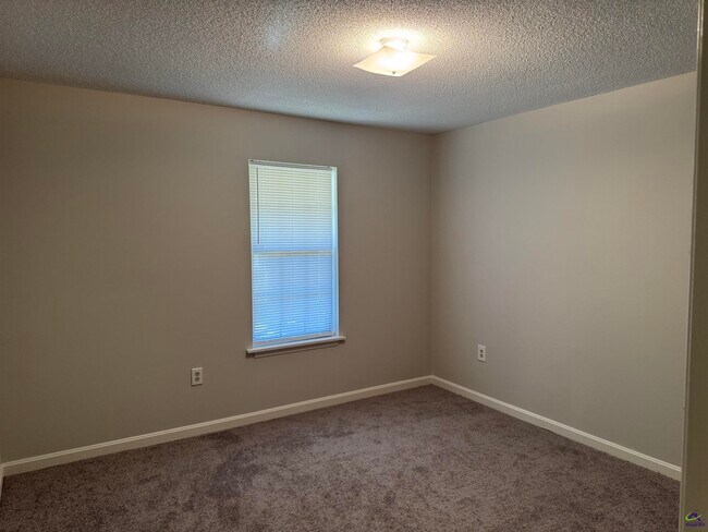 Building Photo - 408 Sunshine Way