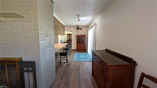 Building Photo - 125 Meadowood Dr