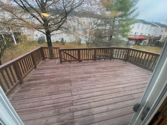 Building Photo - Application Fee Waived For Fall! A spacious three bedroom, two and one half bath townhouse locate...