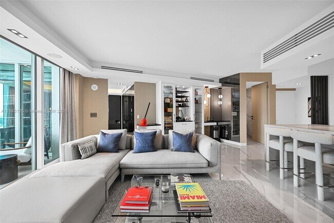 Building Photo - 1000 South Pointe Dr