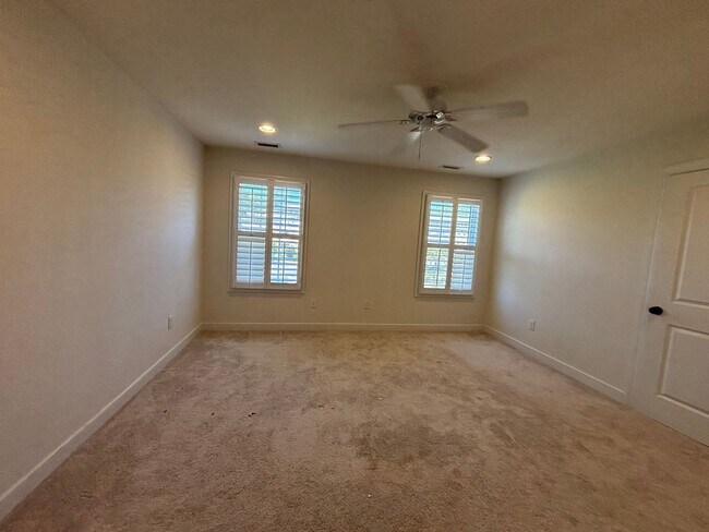 Building Photo - 4816 Village Walk