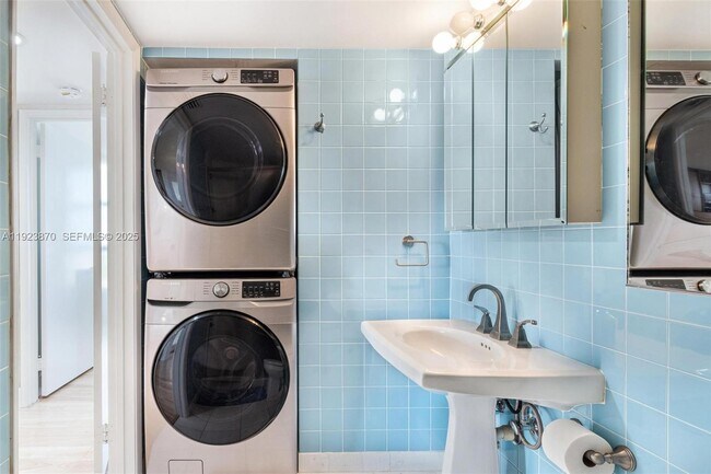 Building Photo - 3400 NE 192 St