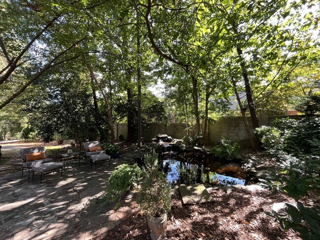 Building Photo - Incredible 5BD, 4.5BA House in Downtown Ra...