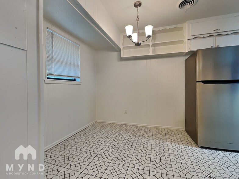 Building Photo - 605 Thompson Dr