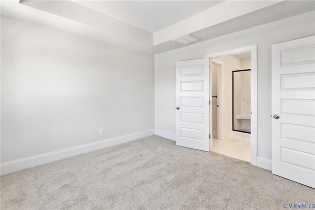 Building Photo - 121 This Wy