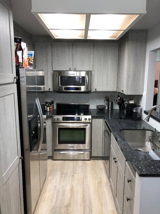 Building Photo - 1538 Alma Ter