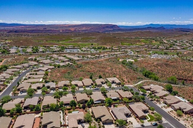Building Photo - Great 3 bed 2 bath in Coral Canyon-Pet Fri...