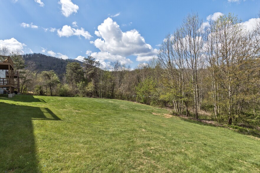 Building Photo - 52 Smith Rd