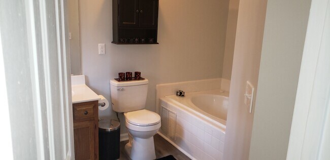Building Photo - 5408 Brookshadow Dr