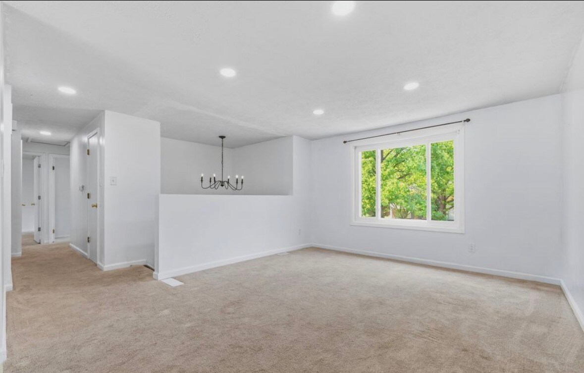 Building Photo - 9505 Thornwood Dr
