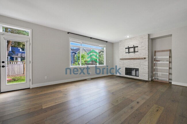 Building Photo - "Charming Sammamish Retreat: 3-Bedroom Home with 2.5 Baths & 1,710 Sq Ft of Comfort"