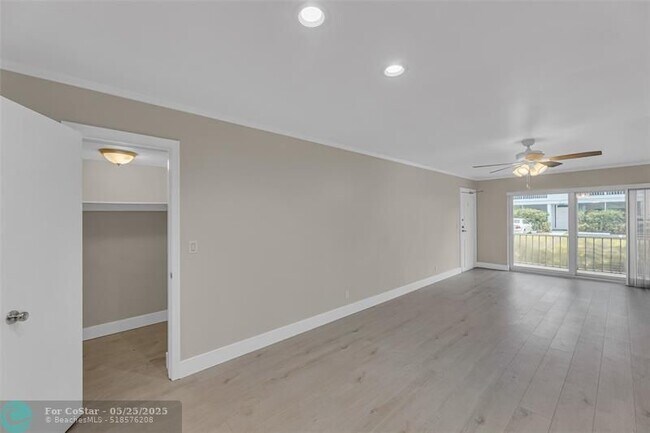 Building Photo - 6319 Bay Club Dr
