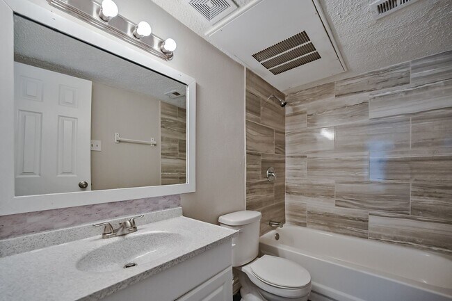 Building Photo - 8002 Cambridge Cir