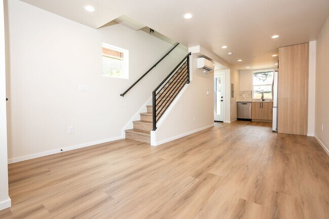 Building Photo - New Modern Ballard Townhouse | 3BR/2BA | Private Patio & Backyard