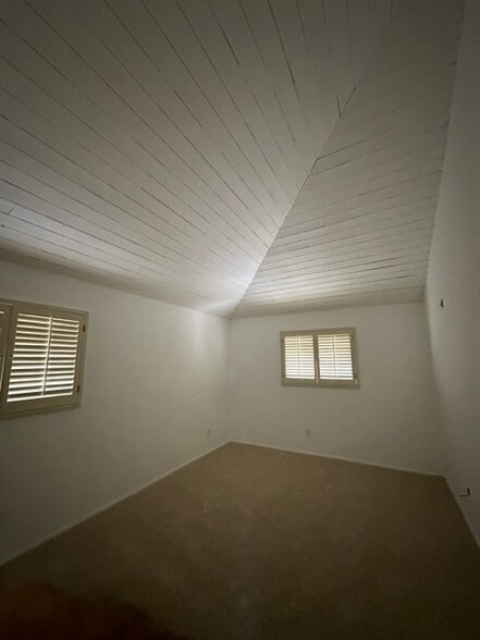 Wow! Exciting Bedroom with terrific wood ceiling - 255 E Avenida Granada